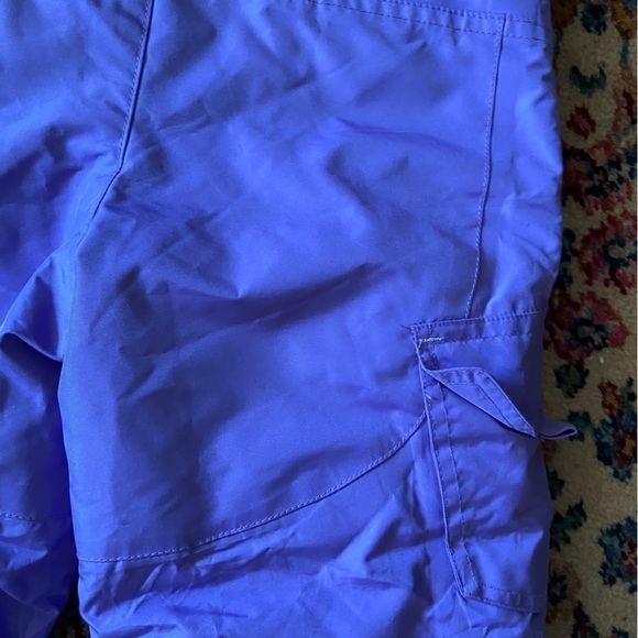 Champion snow pants in lilac. Elastic cuffs keep snow out; reinforced butt. - Picture 4 of 11